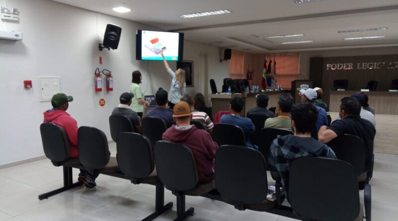 O evento, que reuniu os profissionais na Câmara de Vereadores de Curitibanos