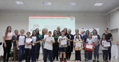 Administração Municipal premia alunos do concurso Veterinário Mirim 2024